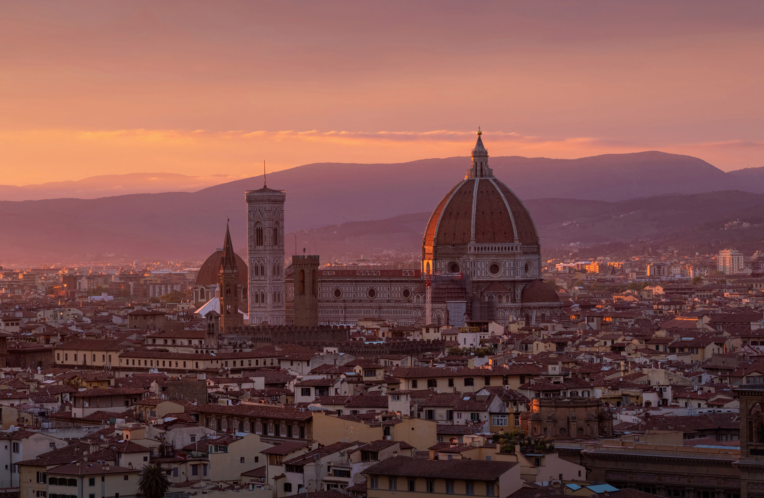Sunset view of Florence, Ponte Vecchio, Palazzo Vecchio and Flor