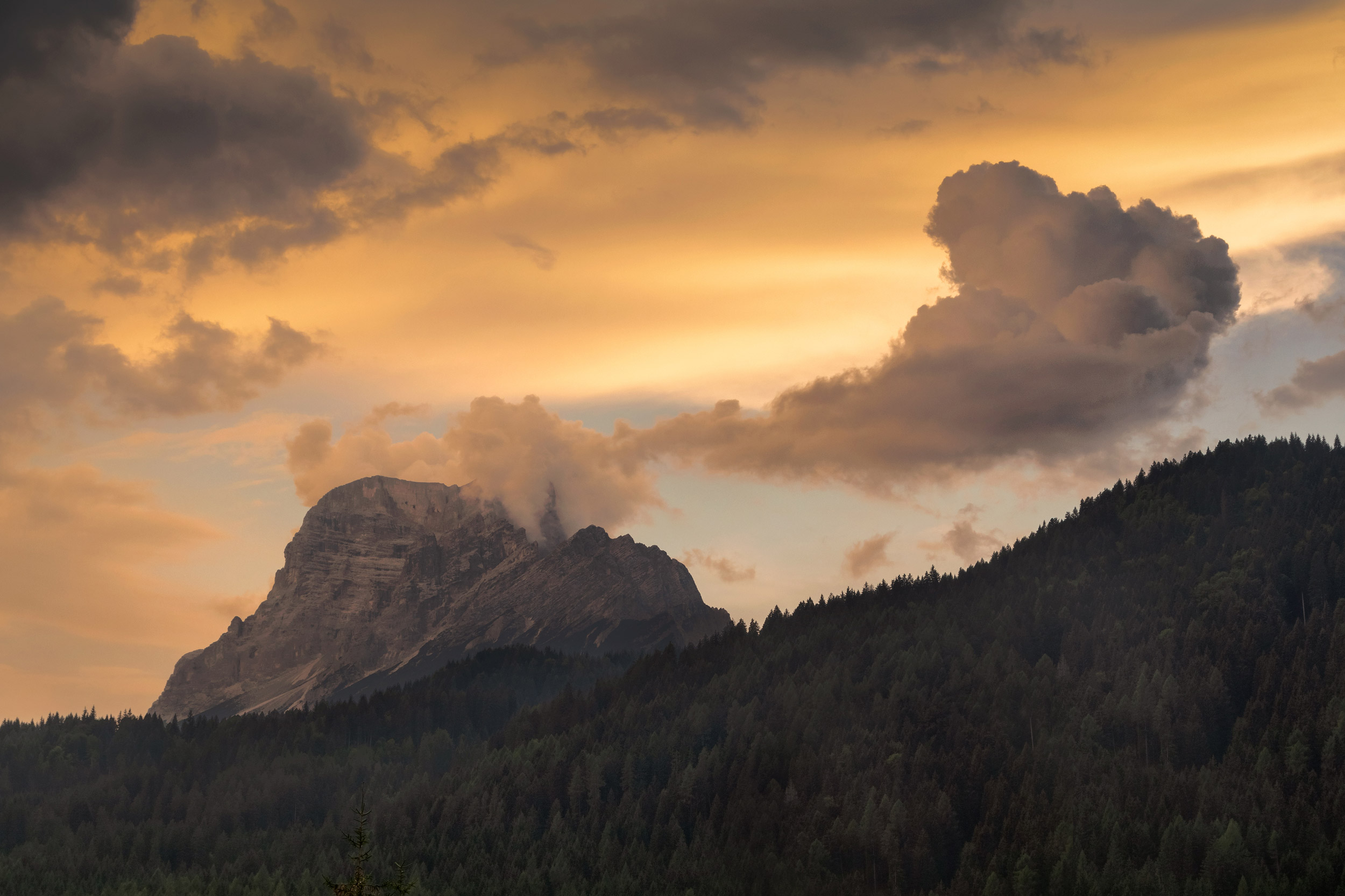 Spectacular sunset over wonderful South Tyrol Dolomite peaks, Do