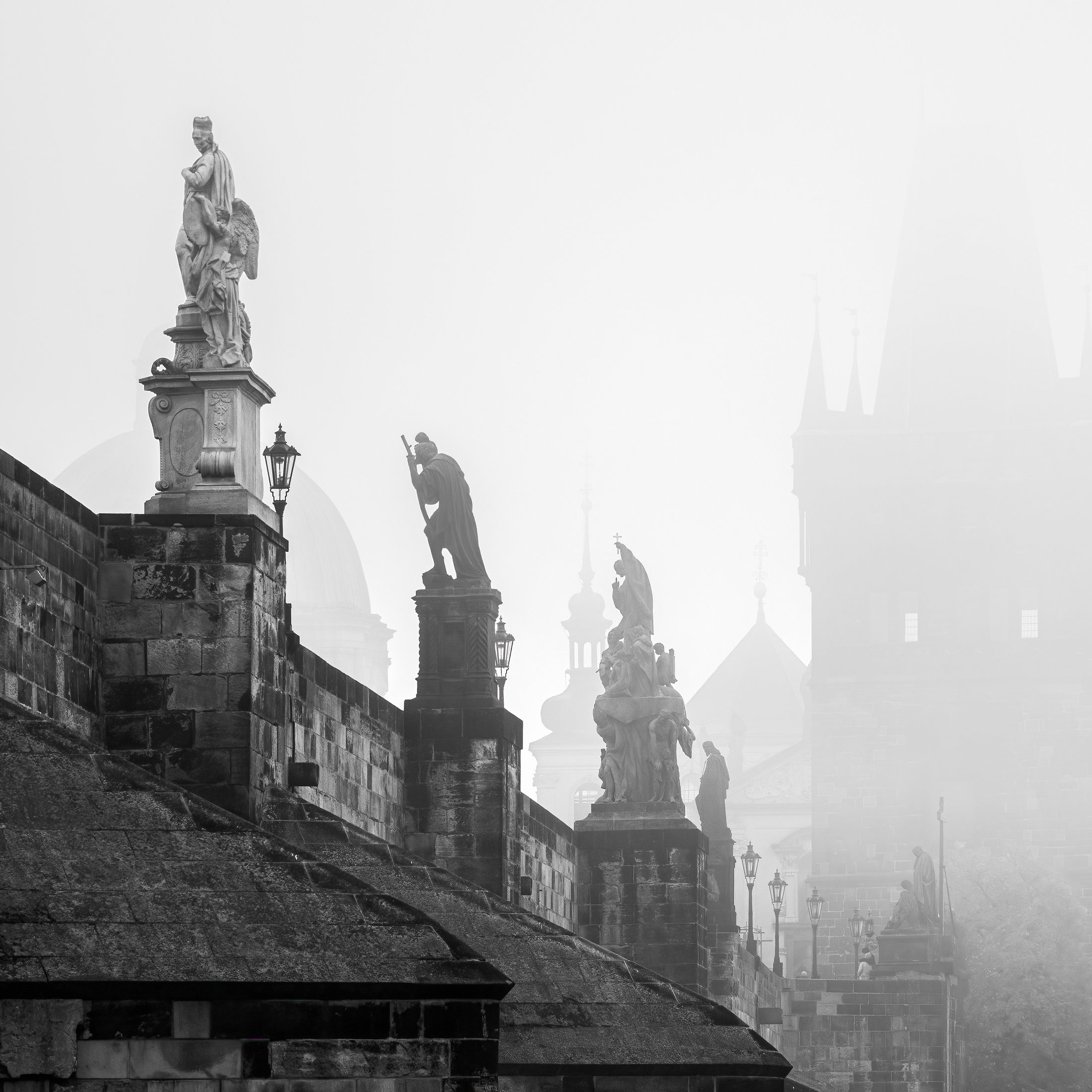 Misty morning at Charles bridge — Ceske stredohori, Czech Republic